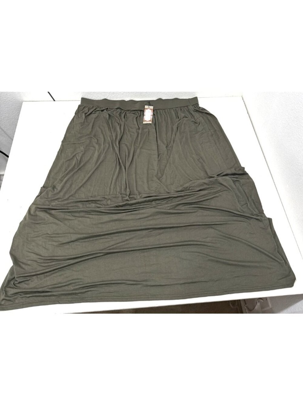 Boohoo Army Green Long Maxi Elastic Waist Full Lightweigt Skirt Plus Size 24 NWT